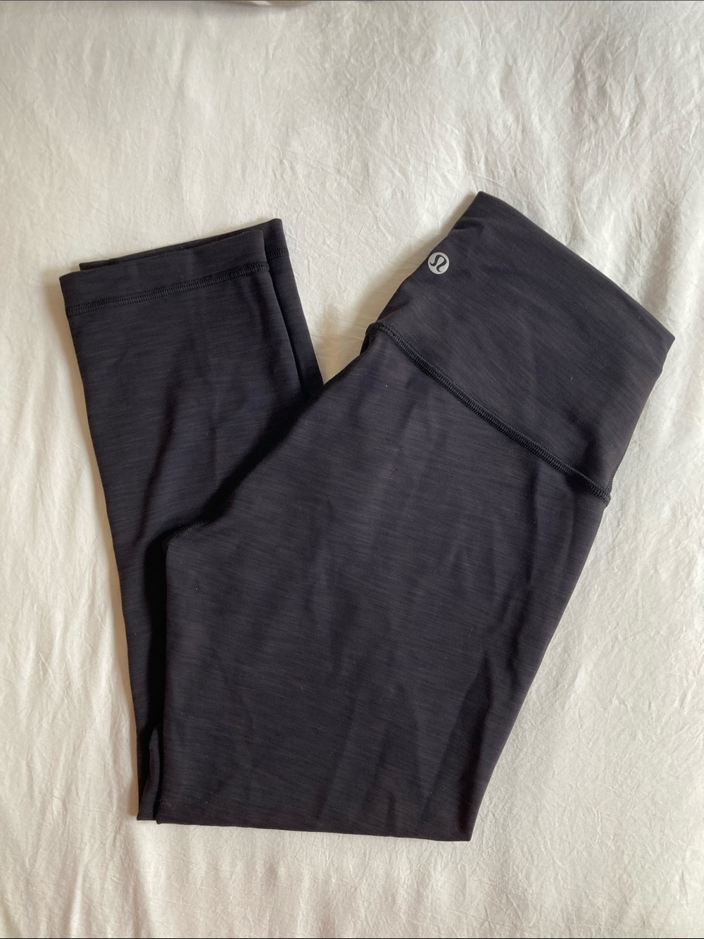 Like new Lululemon Wunder Train Heathered Black size 6 21”
